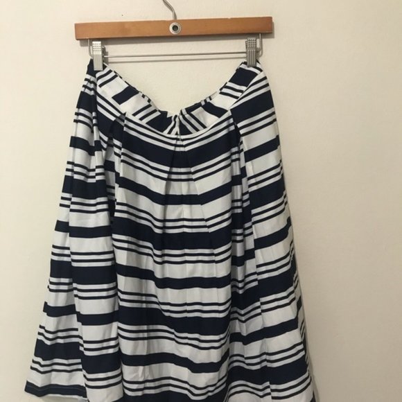 CLOSING SALE Nautical Skater Skirt Forever21 L - Picture 2 of 4